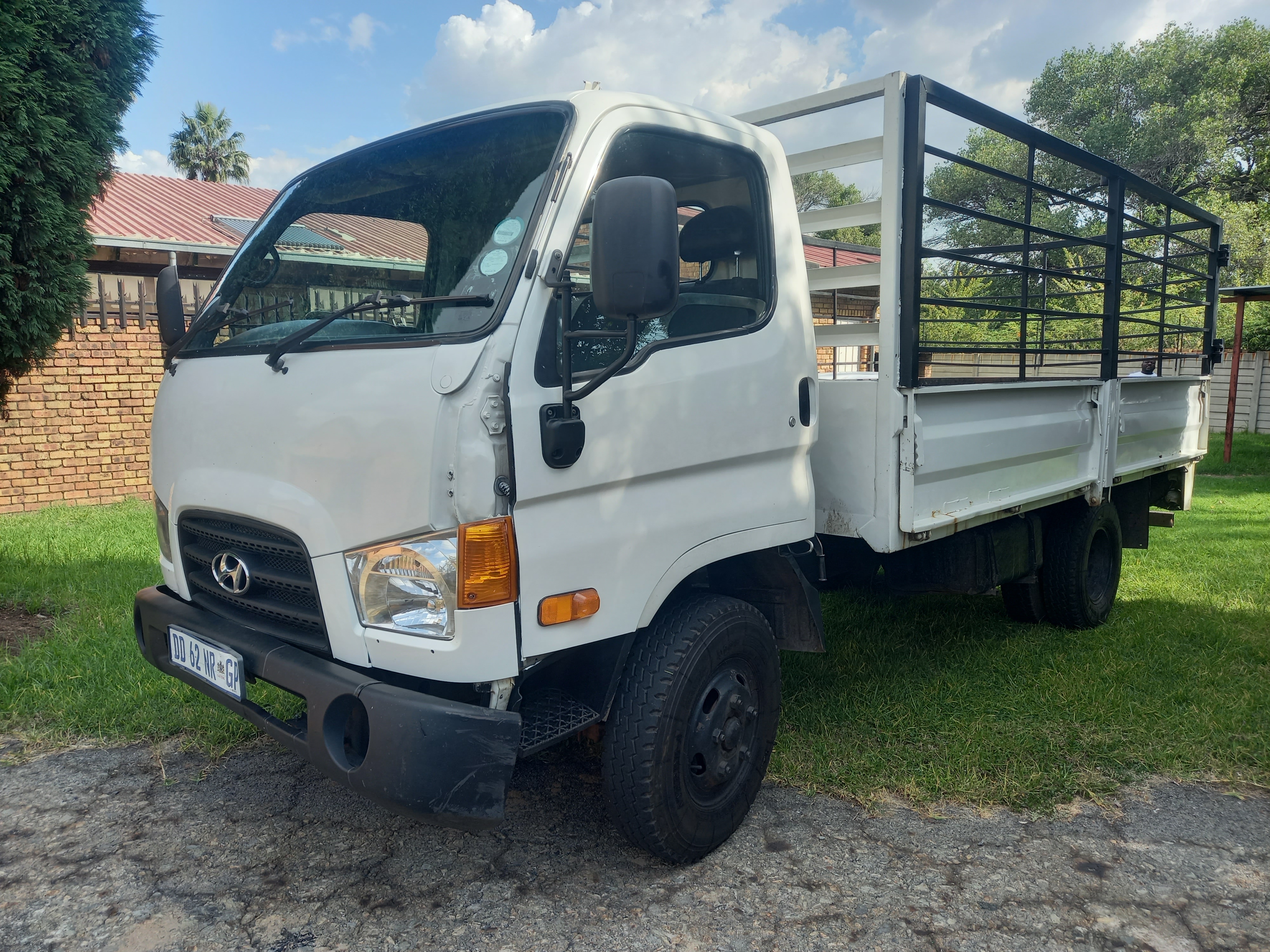 1.5 Ton Dropside for hire in Gauteng