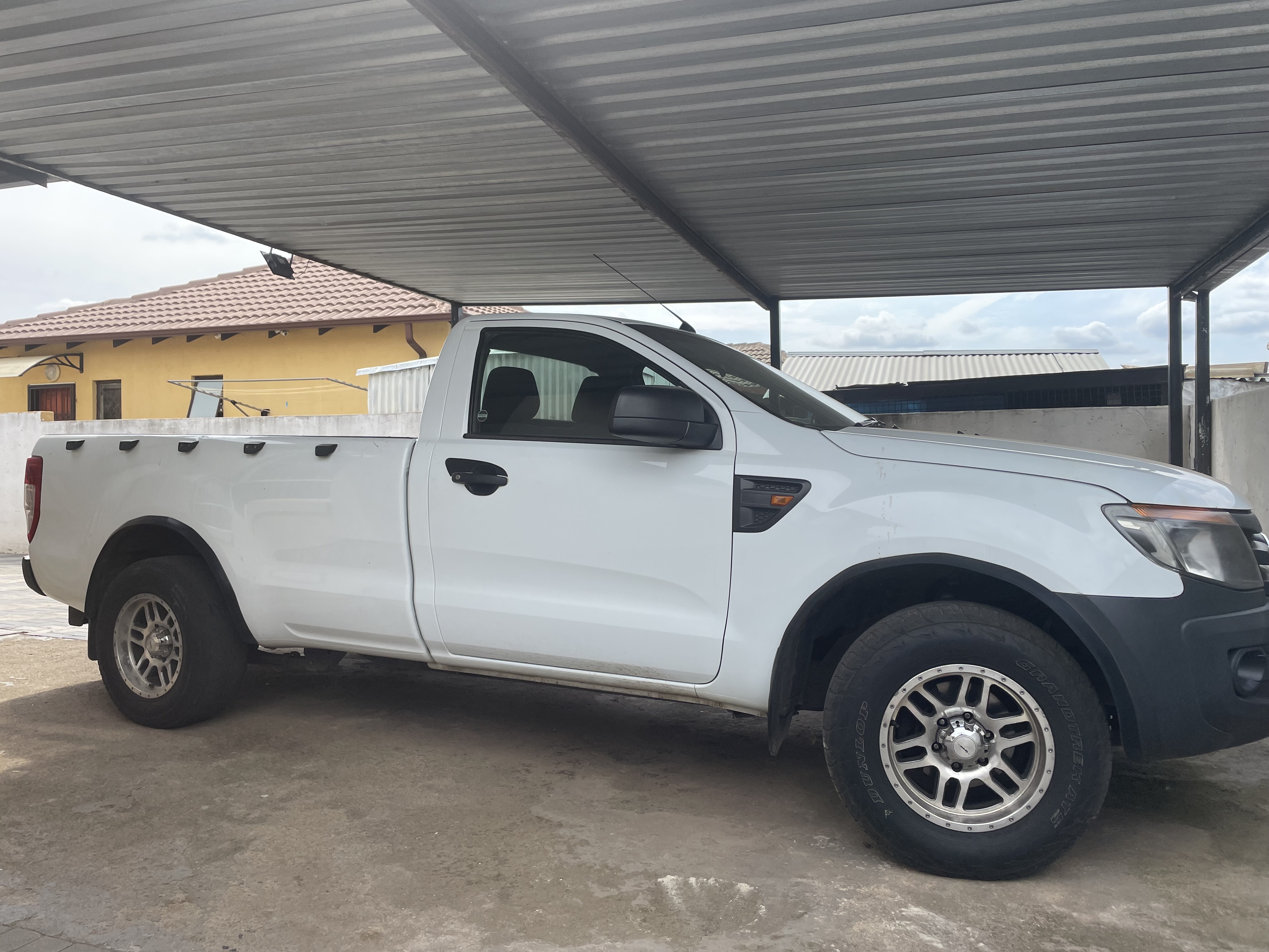 1 Ton Bakkie for hire in Gauteng